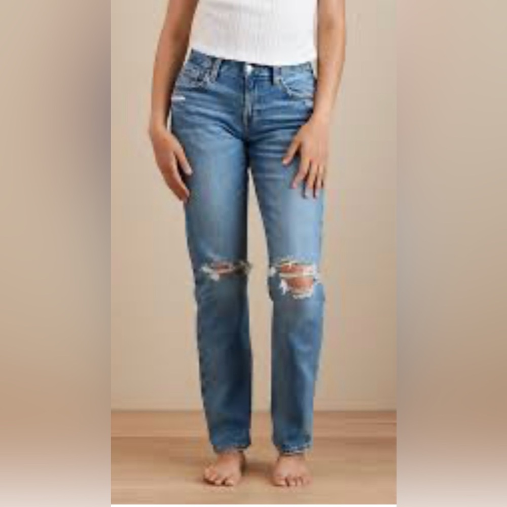 NWT American Eagle Stretch Curvy Ripped Straight Short Jeans Size 2